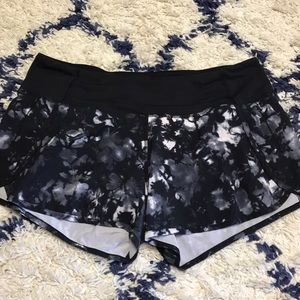 Lululemon run times short 4”